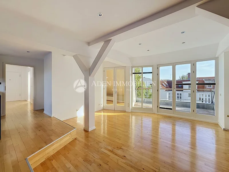 Großzügige, helle Dachgeschosswohnung nahe Kurfürstendamm mit 2 Terrassen – 3,5 Zimmer — photo 1